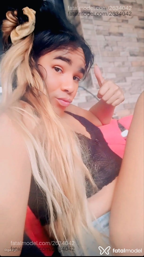 Acompanhante mulher trans loira (o) de olhos pretos em Salvador - Maya Guimarães