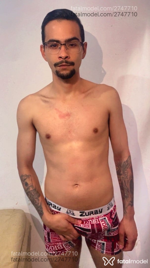 Acompanhante homem morena (o) de olhos castanhos em São Paulo Acompanhante homem morena (o) de olhos castanhos em São Paulo - Derick
