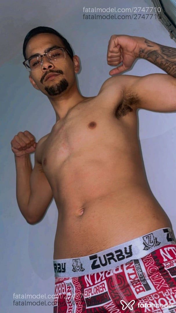 Acompanhante homem morena (o) de olhos castanhos em São Paulo Acompanhante homem morena (o) de olhos castanhos em São Paulo - Derick