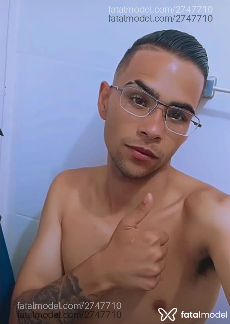 Acompanhante homem morena (o) de olhos castanhos em São Paulo Acompanhante homem morena (o) de olhos castanhos em São Paulo - Derick