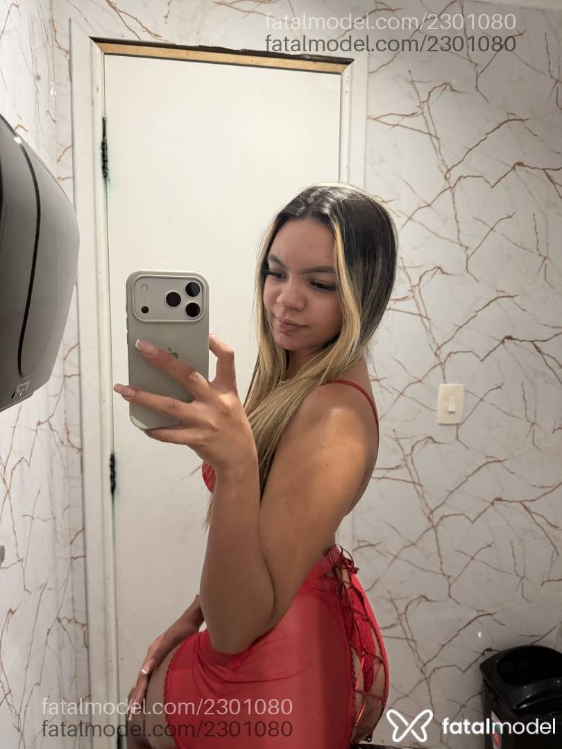 Acompanhante mulher morena (o) de olhos castanhos - Milly Acompanhante mulher morena (o) de olhos castanhos - Milly