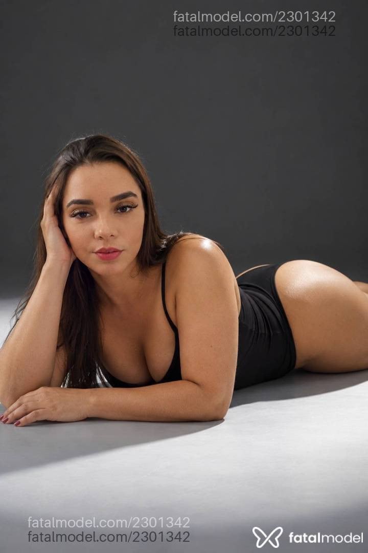 Acompanhante mulher loira (o) de olhos castanhos - Amanda