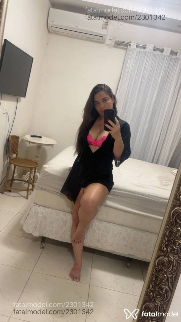Acompanhante mulher loira (o) de olhos castanhos - Amanda
