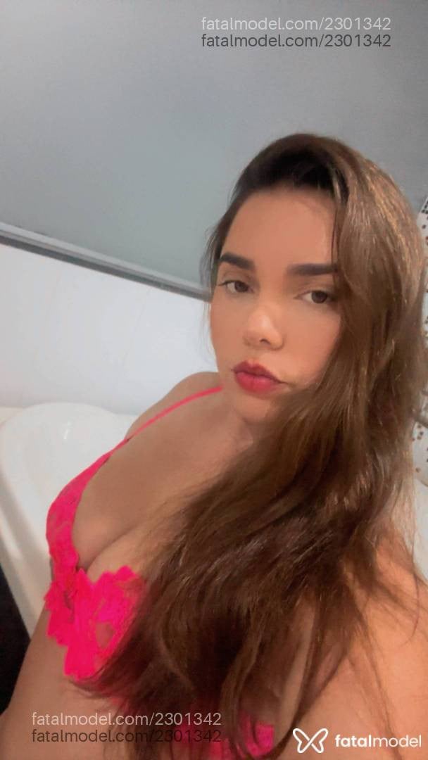 Acompanhante mulher loira (o) de olhos castanhos - Amanda