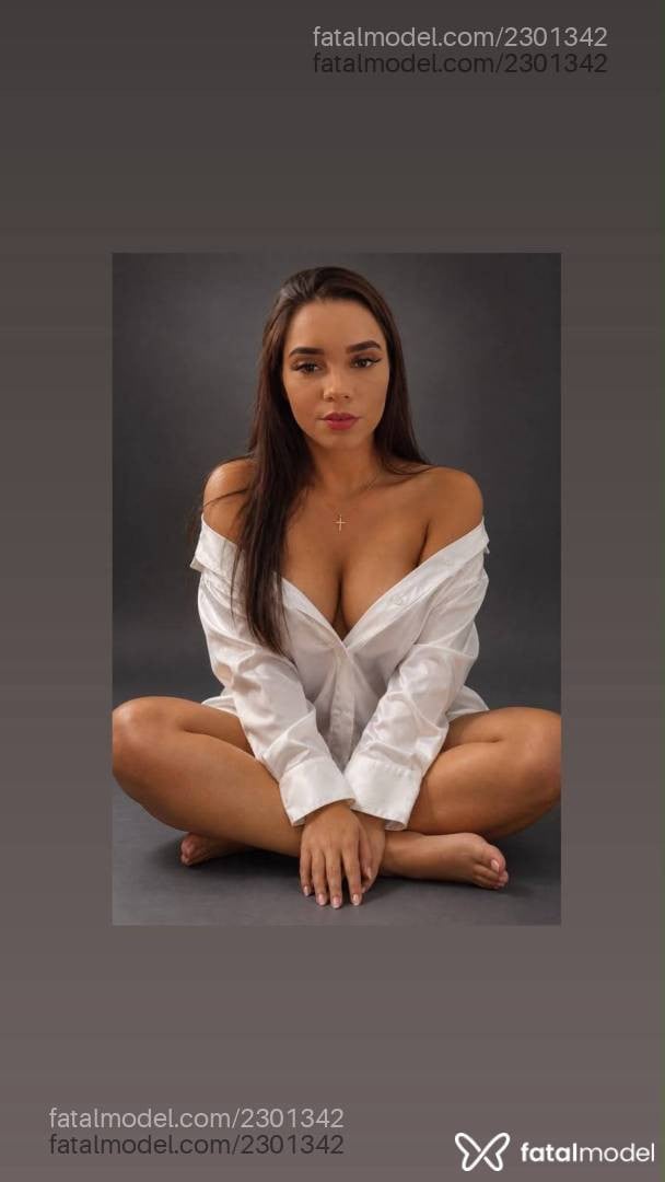Acompanhante mulher loira (o) de olhos castanhos - Amanda