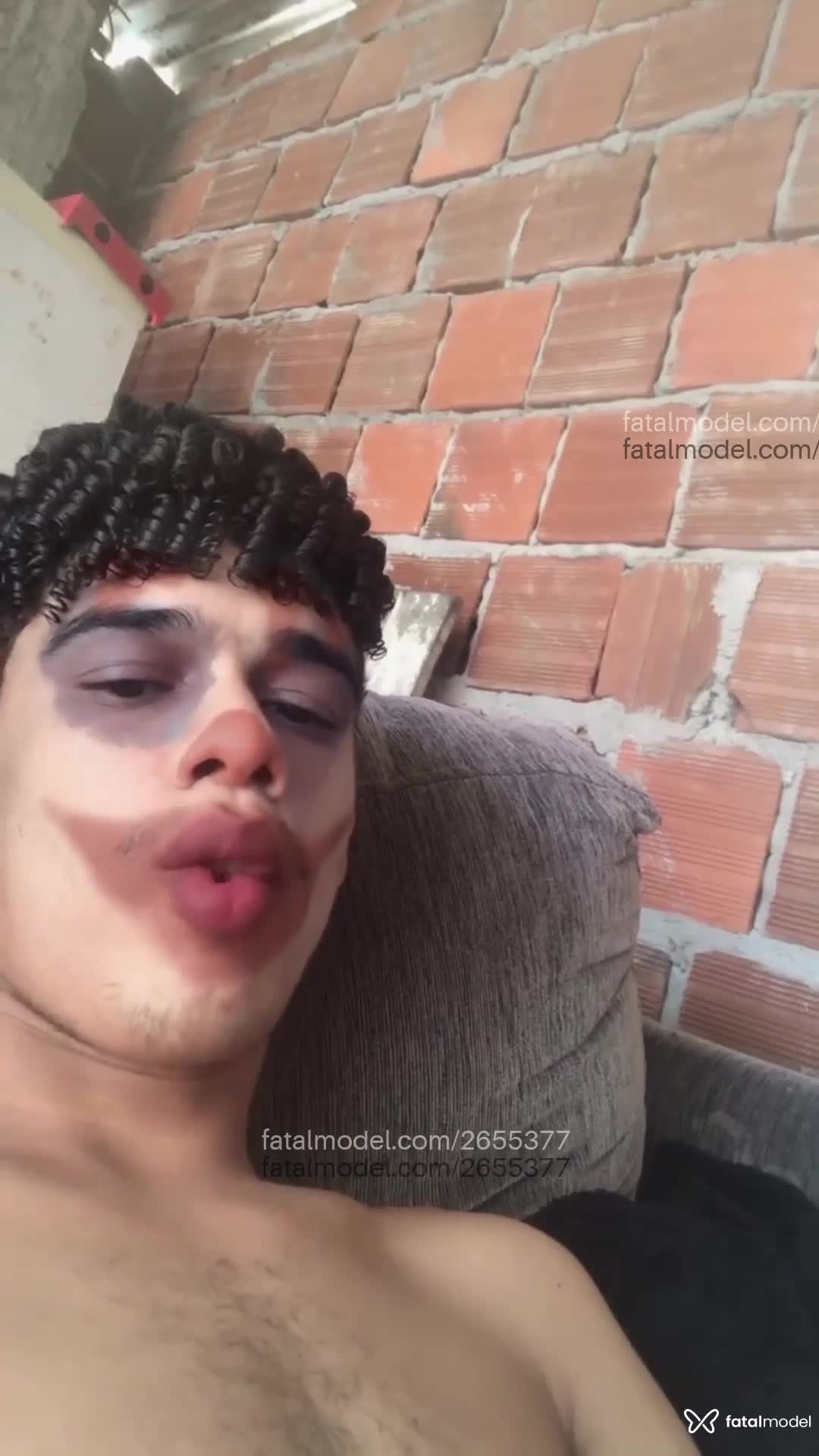 Acompanhante homem com cabelo castanho de olhos mel em Virtual - Xuuninho