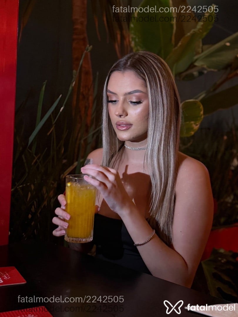 Acompanhante mulher loira (o) de olhos castanhos em São Paulo - Bella Salazar