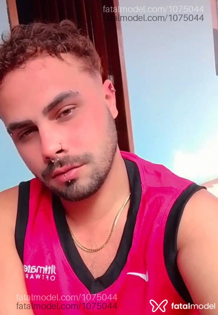 Acompanhante homem com cabelo castanho de olhos castanhos em Caarapó - Felipe Guerra