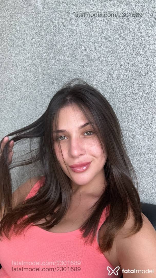 Acompanhante mulher com cabelo castanho de olhos verdes em São Paulo - Melissa
