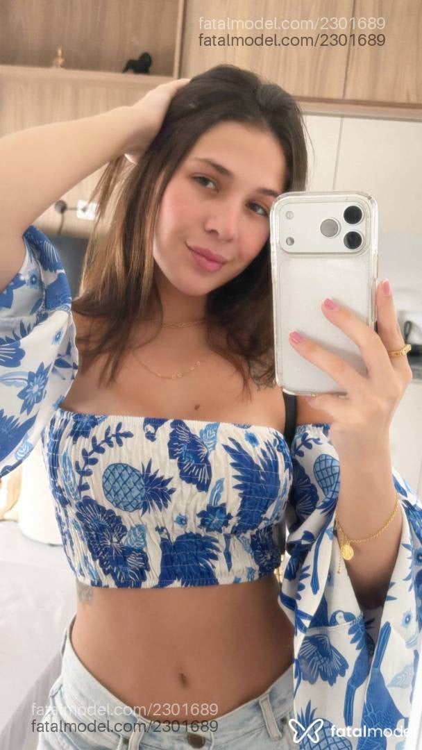 Acompanhante mulher com cabelo castanho de olhos verdes em São Paulo - Melissa