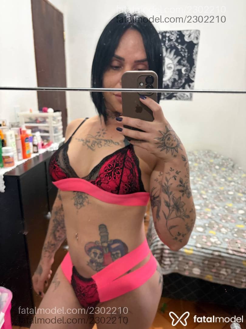 Acompanhante mulher trans morena (o) de olhos castanhos - Fernanda