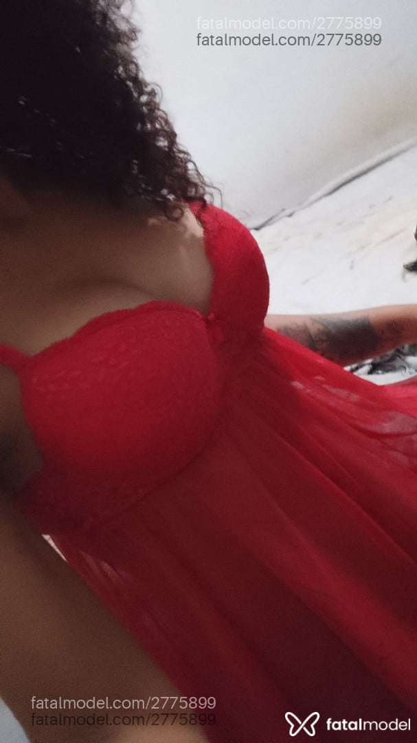 Acompanhante mulher morena (o) de olhos mel em Virtual Acompanhante mulher morena (o) de olhos mel em Virtual - Fanie