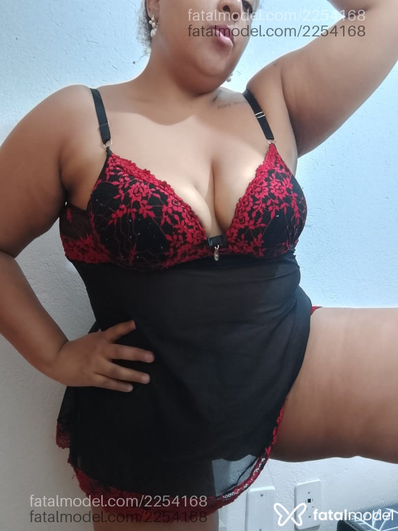 Acompanhante mulher com cabelo castanho de olhos castanhos em Goiânia - Dandoamor