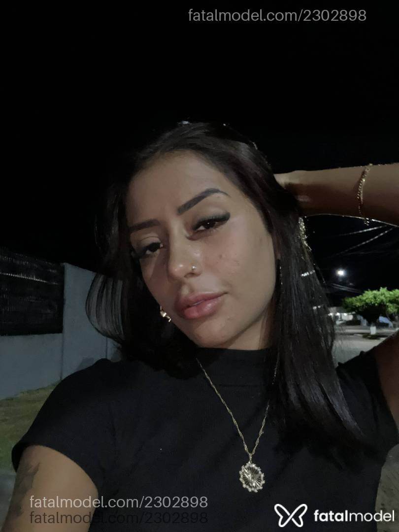 Acompanhante mulher com cabelo castanho de olhos castanhos - Ayla Santoro