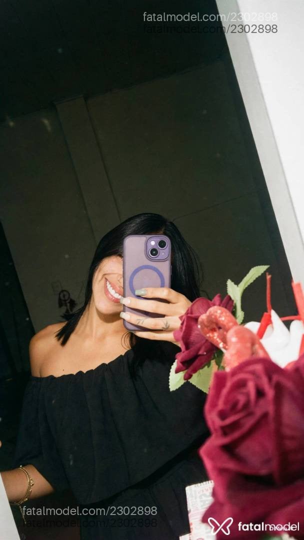 Acompanhante mulher com cabelo castanho de olhos castanhos - Ayla Santoro