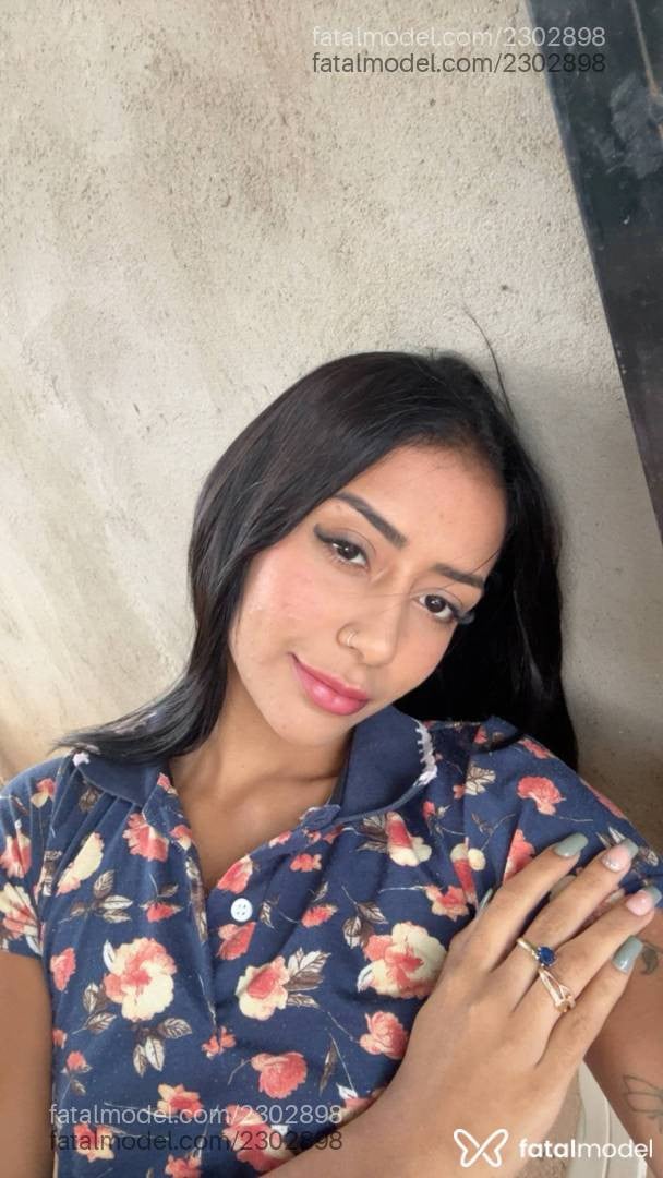 Acompanhante mulher com cabelo castanho de olhos castanhos - Ayla Santoro