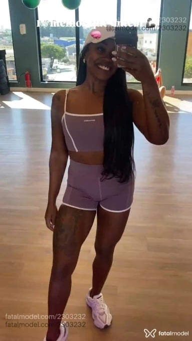 Acompanhante mulher morena (o) de olhos castanhos - Maluzinha Acompanhante mulher morena (o) de olhos castanhos - Maluzinha