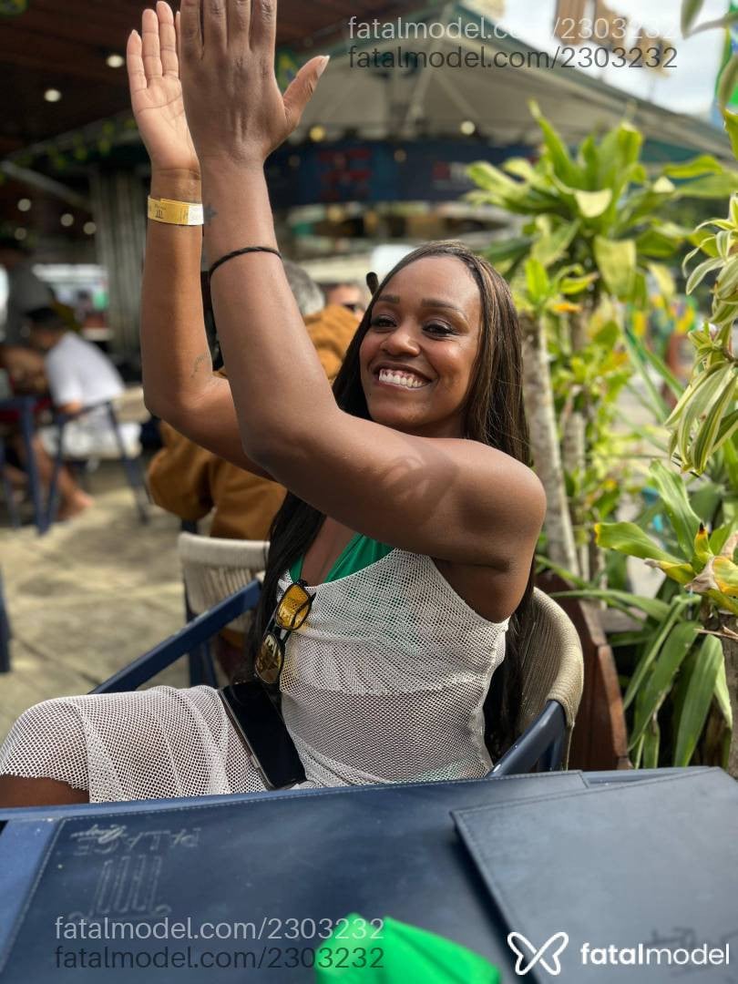 Acompanhante mulher morena (o) de olhos castanhos - Maluzinha Acompanhante mulher morena (o) de olhos castanhos - Maluzinha
