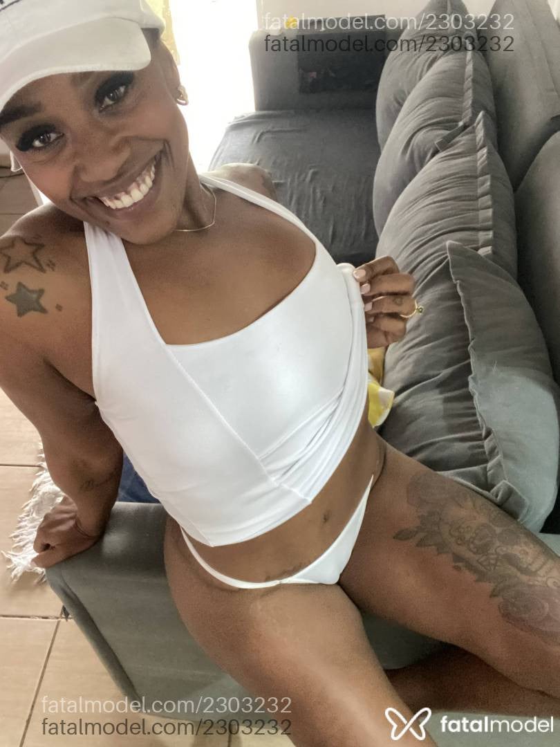Acompanhante mulher morena (o) de olhos castanhos - Maluzinha