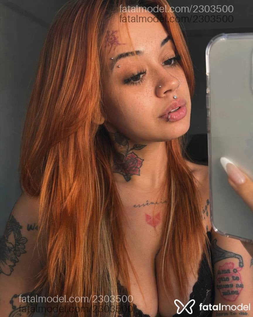 Acompanhante mulher ruiva (o) de olhos castanhos - Lua Bentez