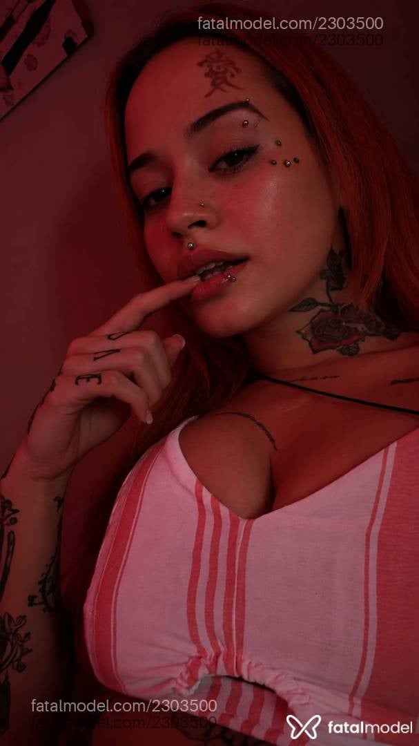 Acompanhante mulher ruiva (o) de olhos castanhos - Lua Bentez