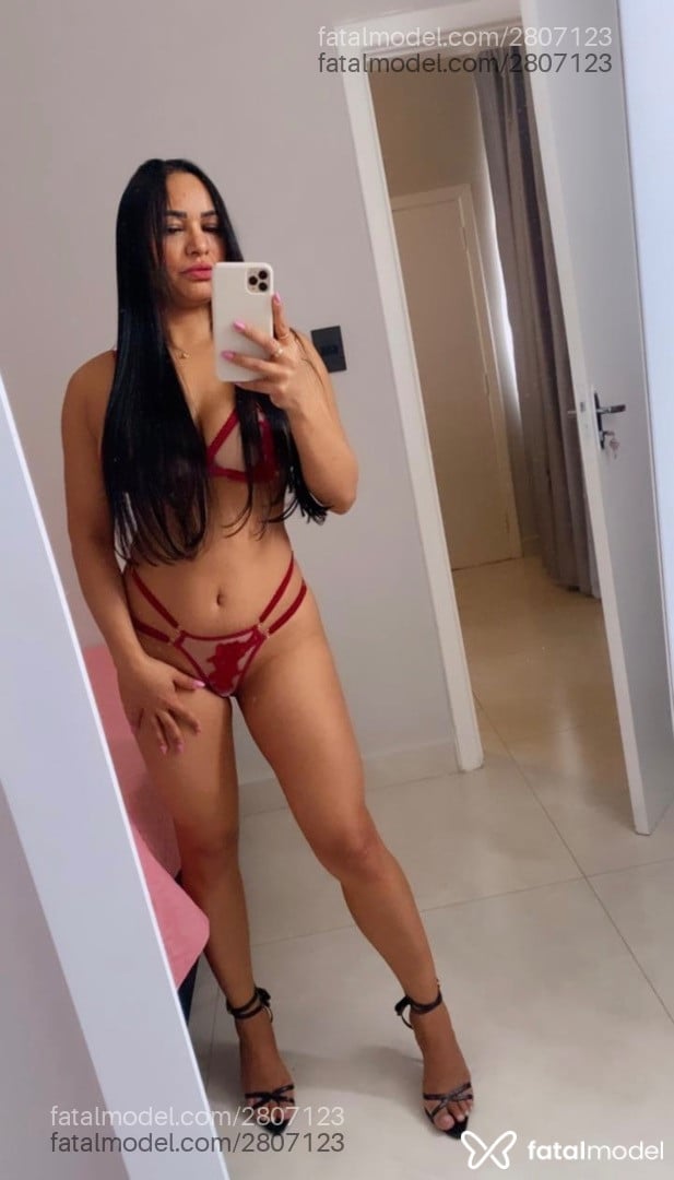 Acompanhante mulher trans morena (o) de olhos castanhos em São Paulo - Vitória Mendez