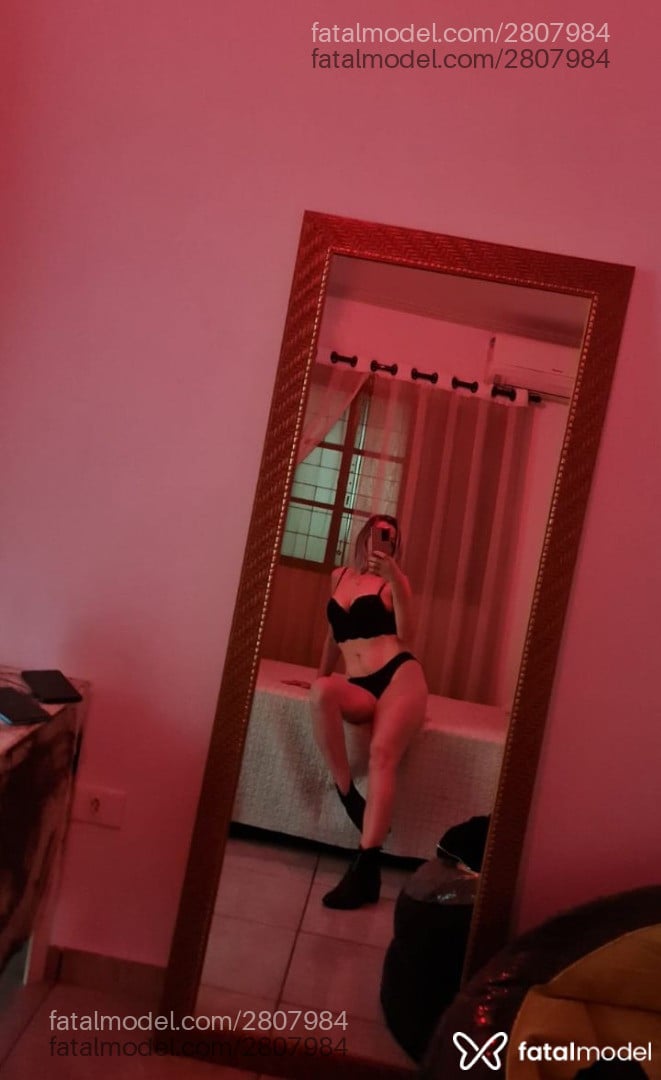 Acompanhante mulher loira (o) de olhos mel em Maringá Acompanhante mulher loira (o) de olhos mel em Maringá - Felícia