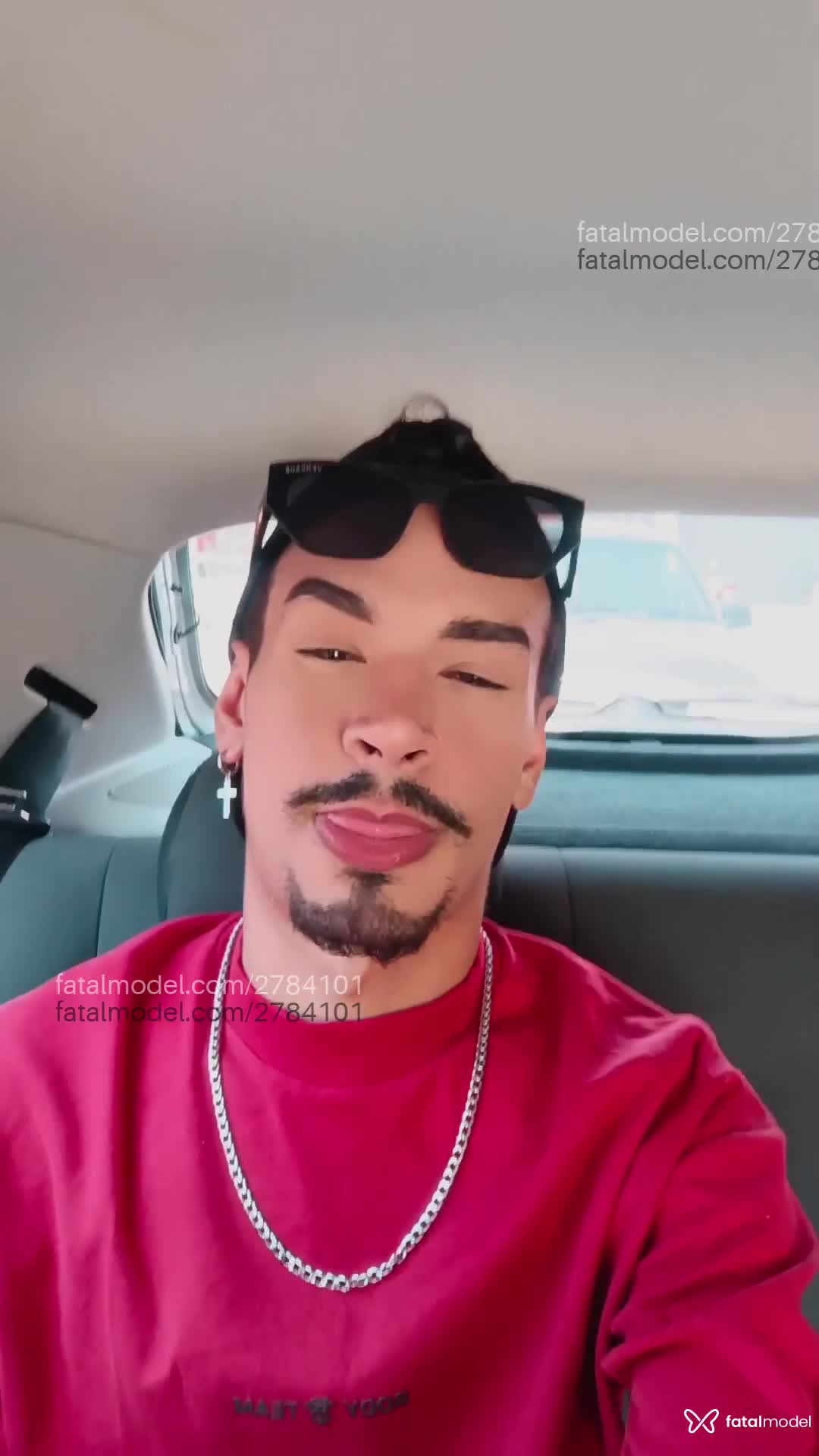 Acompanhante homem com cabelo castanho de olhos castanhos em Uberlândia - Matheus
