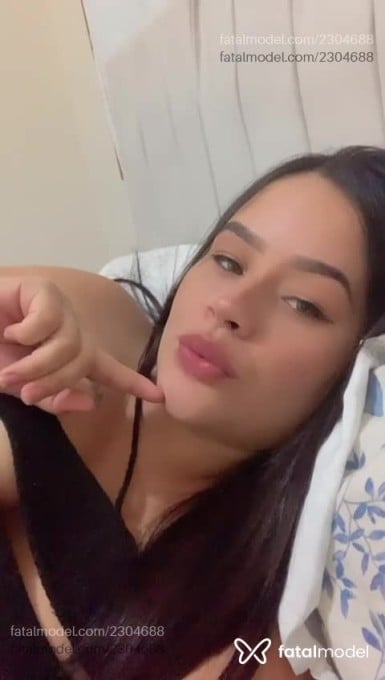 Acompanhante mulher com cabelo castanho de olhos verdes - Yumi Mayeski