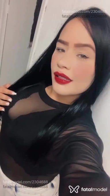 Acompanhante mulher com cabelo castanho de olhos verdes - Yumi Mayeski