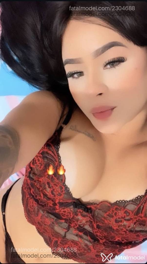 Acompanhante mulher com cabelo castanho de olhos verdes - Yumi Mayeski