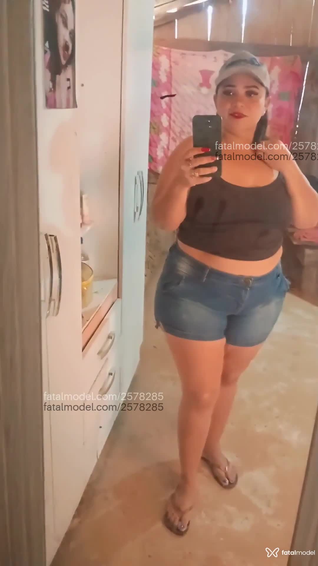 Acompanhante mulher com cabelo castanho de olhos pretos em Lucas do Rio Verde - Camila Reis