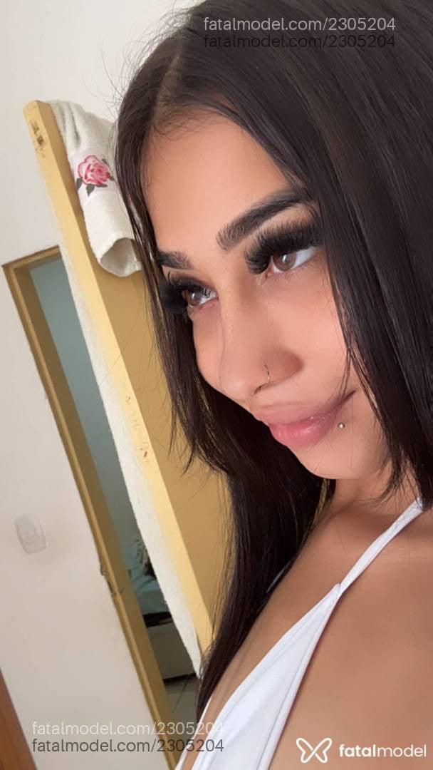Acompanhante mulher trans morena (o) de olhos castanhos - Camilla