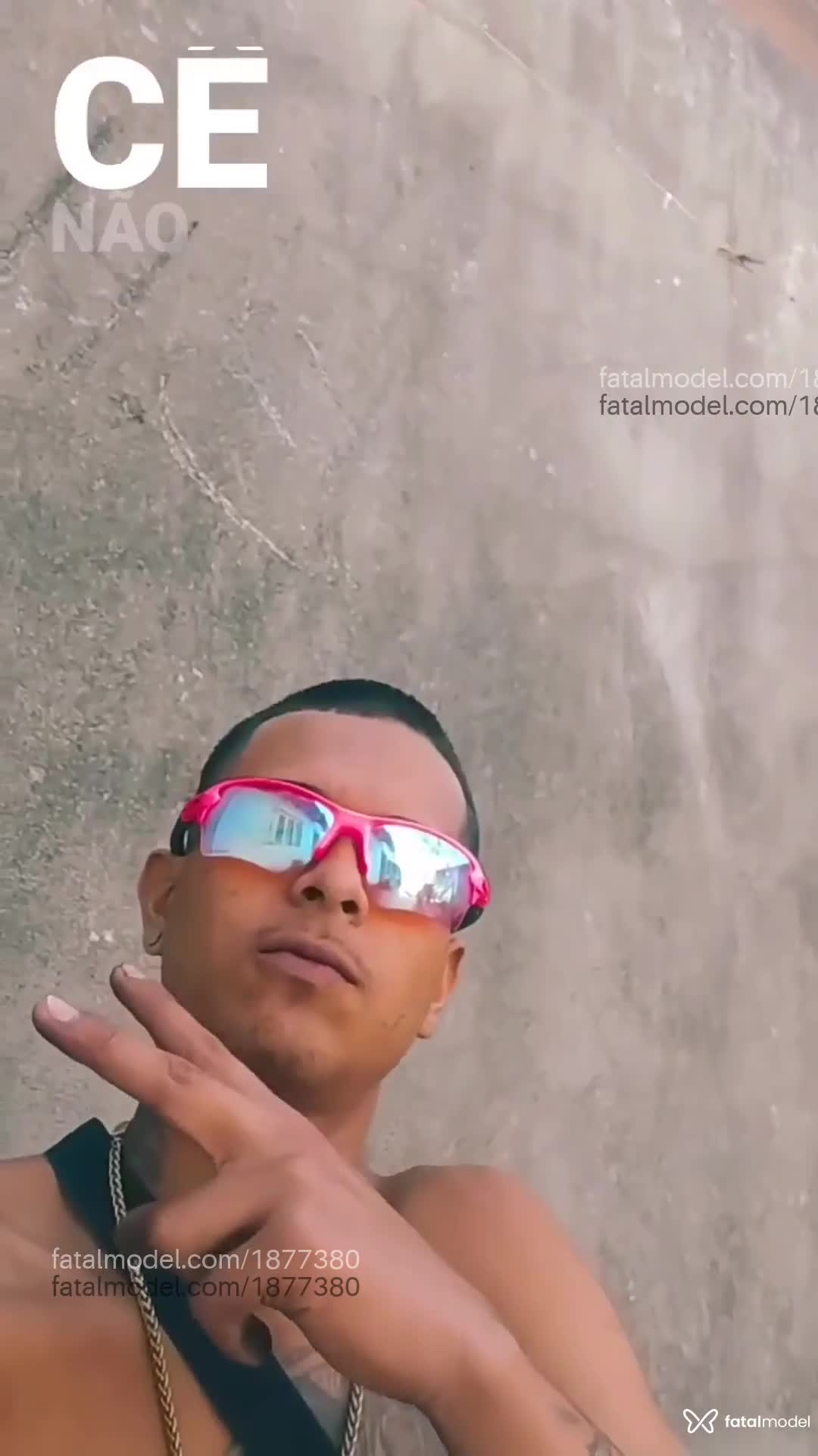 Acompanhante homem com cabelo colorido de olhos castanhos em Navegantes - Victoor Aneberg