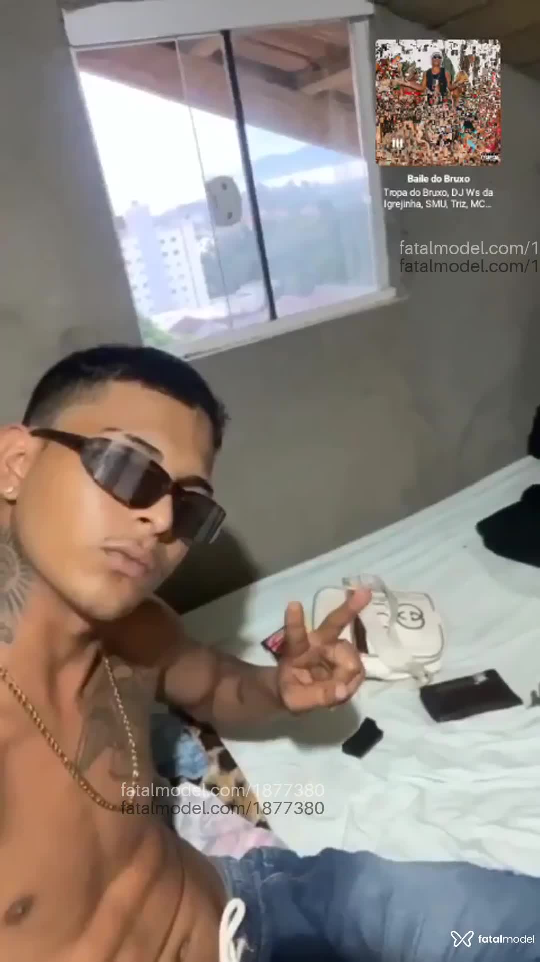 Acompanhante homem com cabelo colorido de olhos castanhos em Navegantes - Victoor Aneberg