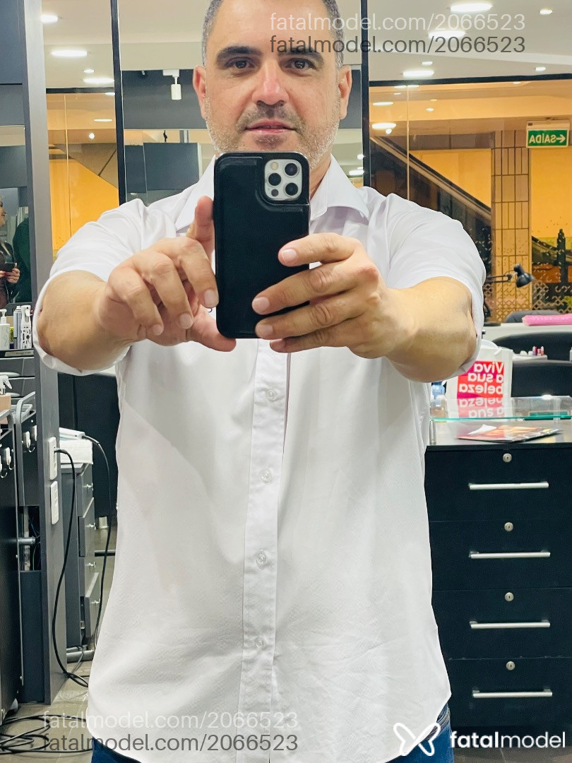 Acompanhante homem com cabelo castanho de olhos pretos em São José Acompanhante homem com cabelo castanho de olhos pretos em São José - Tassio
