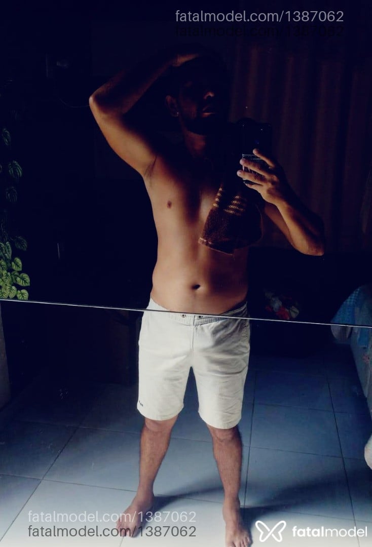 Acompanhante homem morena (o) de olhos pretos - Menez