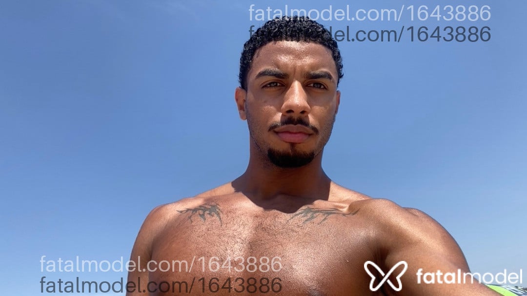 Acompanhante homem com cabelo castanho de olhos castanhos em Rio de Janeiro Acompanhante homem com cabelo castanho de olhos castanhos em Rio de Janeiro - Vitor Duarte
