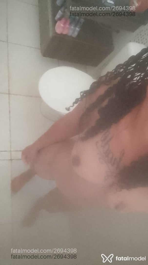 Acompanhante mulher morena (o) de olhos castanhos - Morena Acompanhante mulher morena (o) de olhos castanhos - Morena