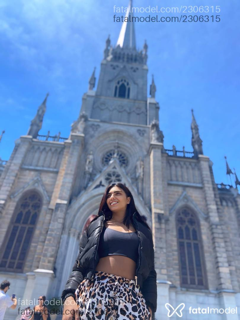 Acompanhante mulher morena (o) de olhos pretos em Rio de Janeiro - Livia