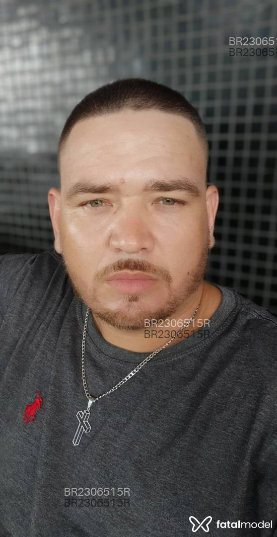 Acompanhante homem loira (o) de olhos verdes em Londrina - Polaco