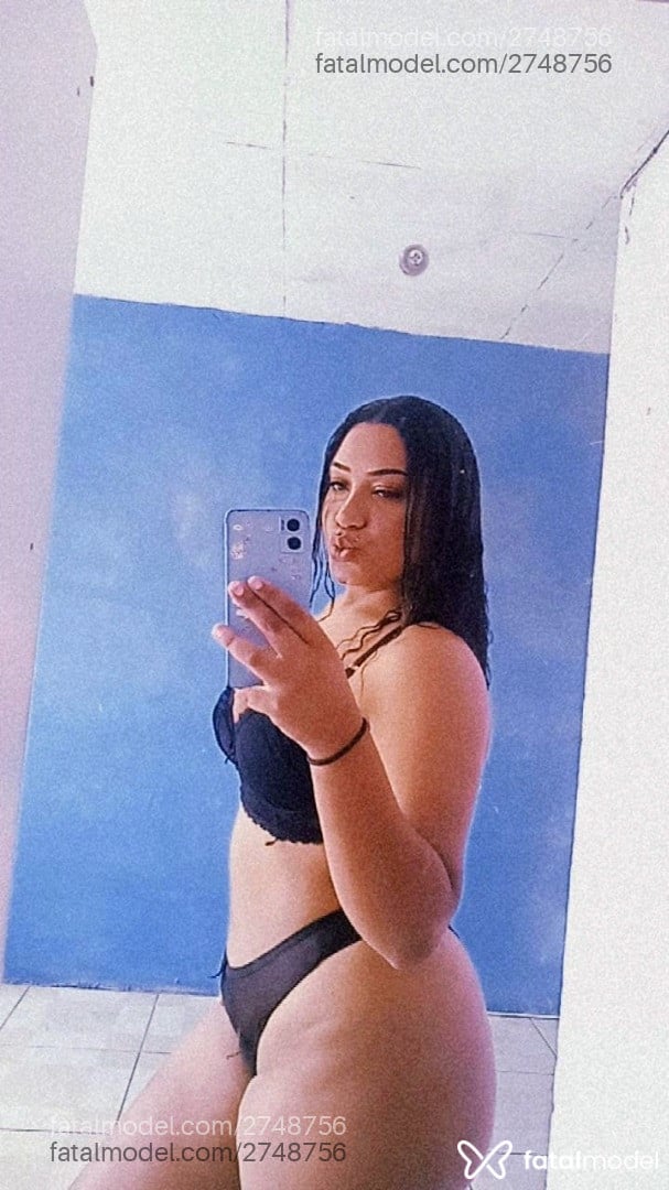 Acompanhante mulher com cabelo castanho de olhos castanhos em Rio Grande Acompanhante mulher com cabelo castanho de olhos castanhos em Rio Grande - Larissa