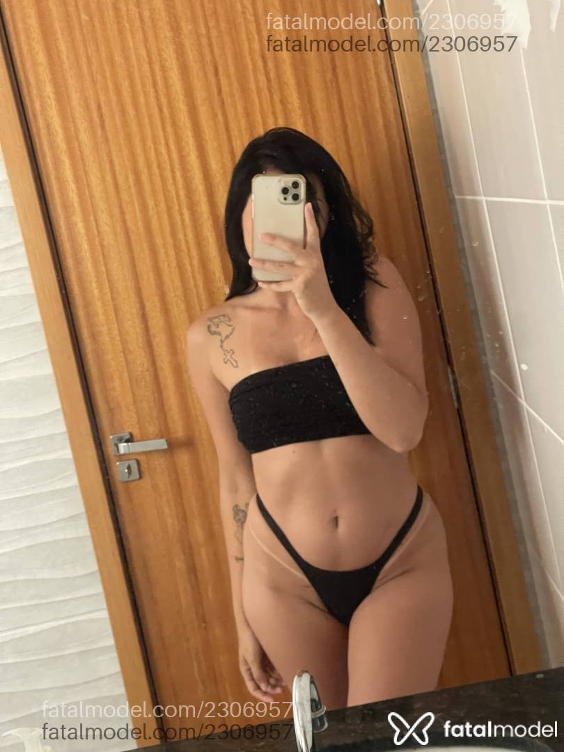 Acompanhante mulher morena (o) de olhos verdes - Maria