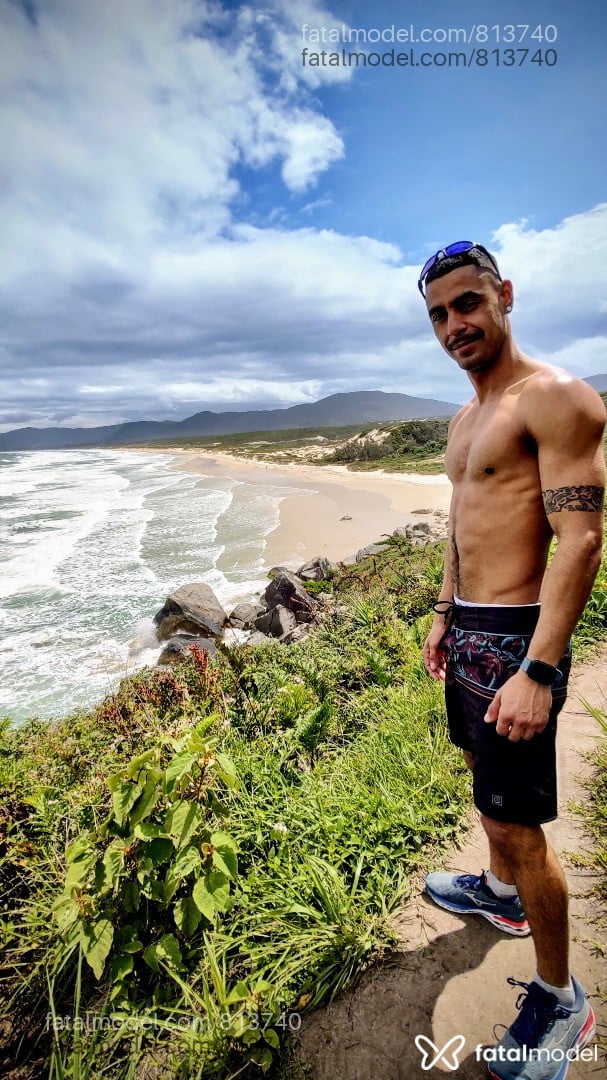 Acompanhante homem morena (o) de olhos castanhos em São José Acompanhante homem morena (o) de olhos castanhos em São José - William