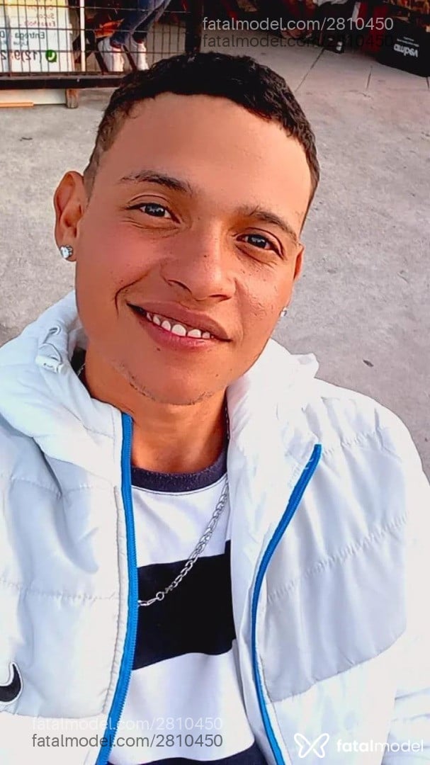 Acompanhante homem com cabelo colorido de olhos pretos em Patos de Minas Acompanhante homem com cabelo colorido de olhos pretos em Patos de Minas - Wallace Monteiro