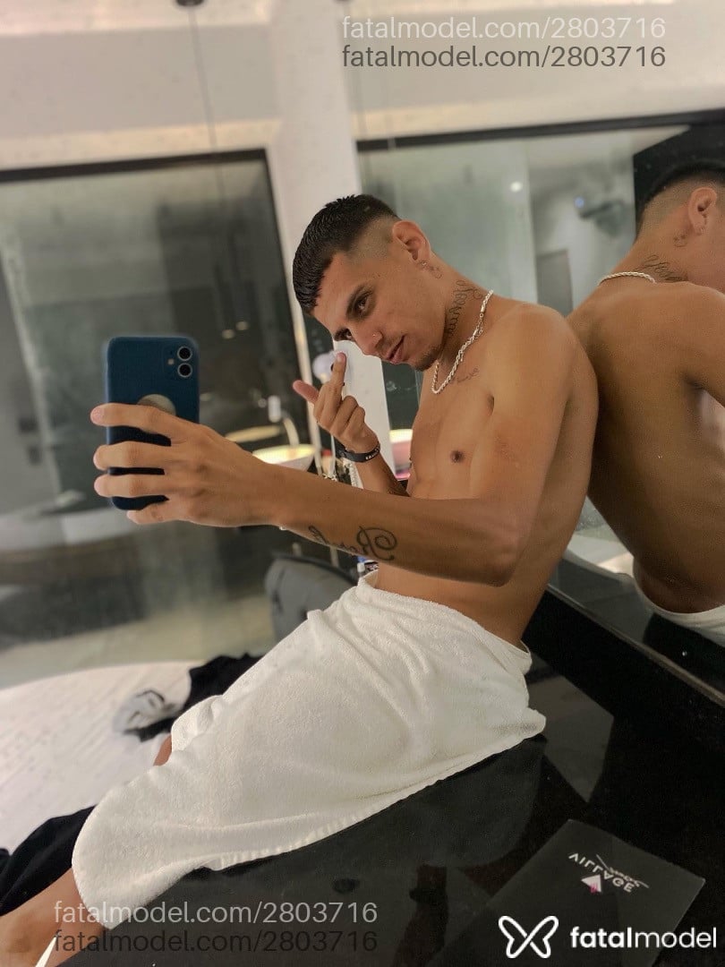 Acompanhante homem com cabelo castanho de olhos verdes em Ribeirão Preto - Joaozinho