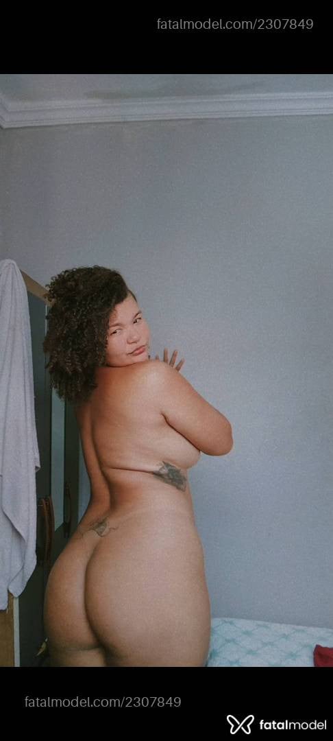 Acompanhante mulher com cabelo castanho de olhos pretos - Pricila Martins