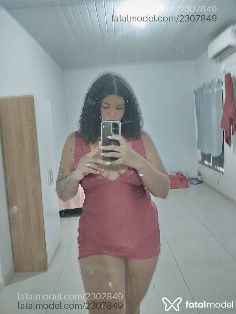 Acompanhante mulher com cabelo castanho de olhos pretos - Pricila Martins