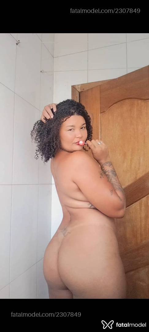 Acompanhante mulher com cabelo castanho de olhos pretos - Pricila Martins