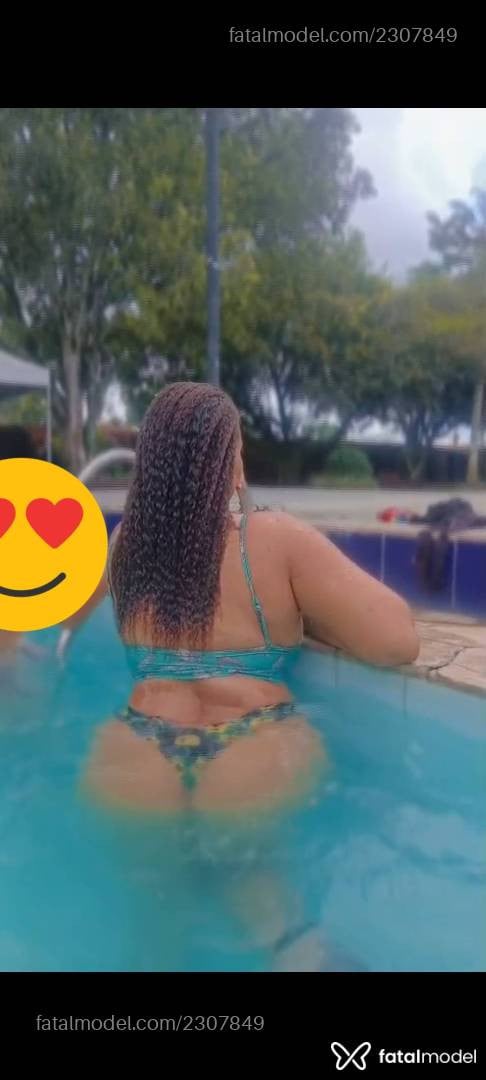 Acompanhante mulher com cabelo castanho de olhos pretos - Pricila Martins